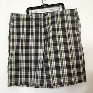 Eddie Bauer Green & Grey Men’s Plaid Shorts 42
